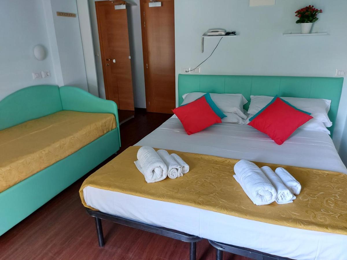 Hotel Senza Pensieri Riccione Zewnętrze zdjęcie