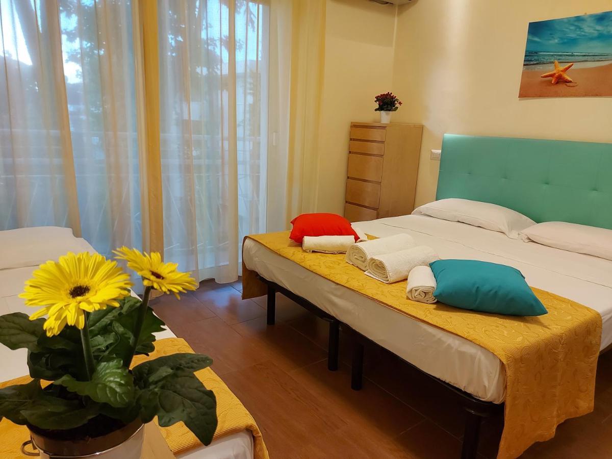 Hotel Senza Pensieri Riccione Zewnętrze zdjęcie
