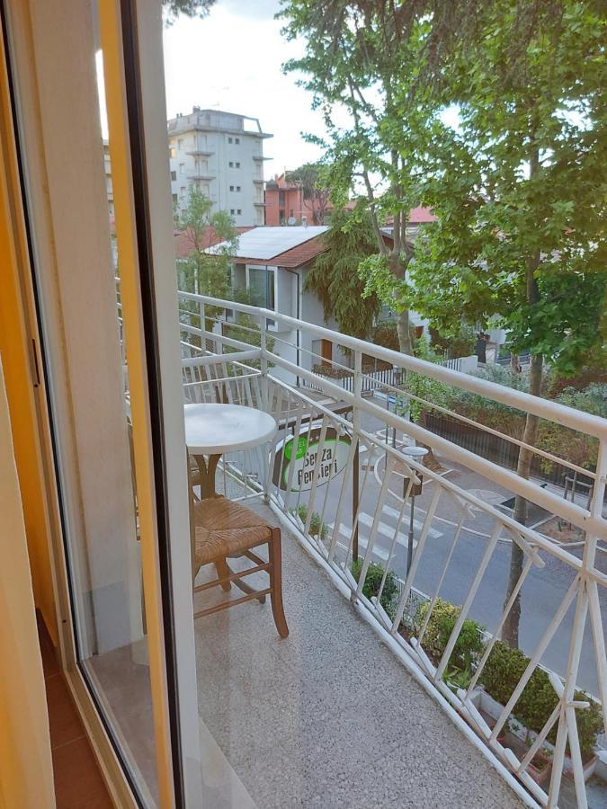 Hotel Senza Pensieri Riccione Zewnętrze zdjęcie