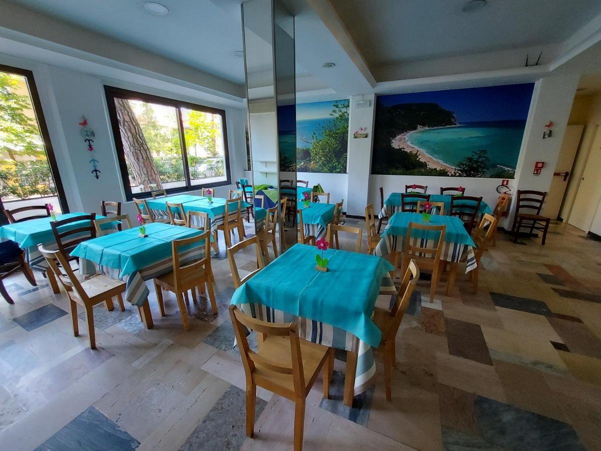 Hotel Senza Pensieri Riccione Zewnętrze zdjęcie